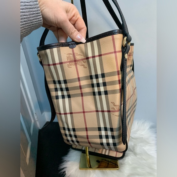 Authentic Burberry shoulder bag with removable zippered pouch. 2 in 1! - Picture 8 of 16